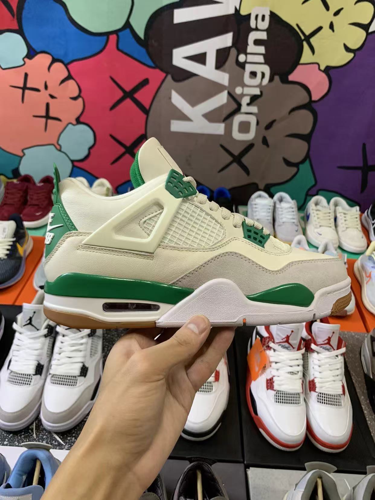 Air Jordan 4 Retro Pine Green Sneakers