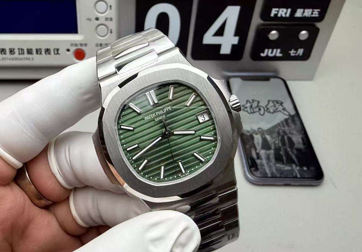 Patek Philippe Nautilus 5711/1A-014 Green Dial Stainless Steel Automatic Watch