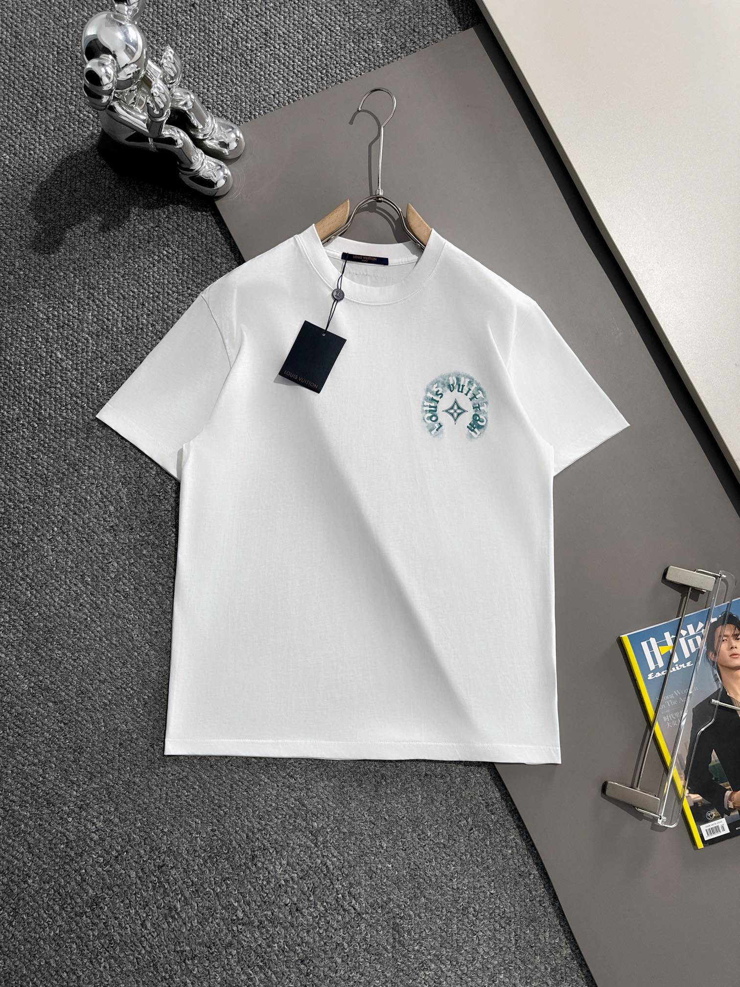 LV 2025 embossed Letters Tee 2 Colors